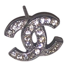 CHANEL Single Authentic Stud with Swarovski Crystals